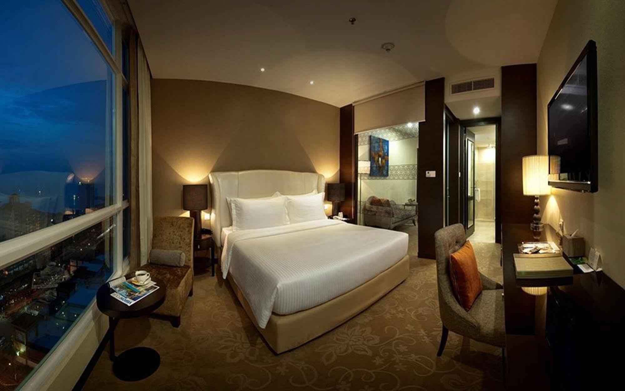 Hatten Hotel 5*